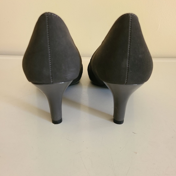 Lifestyle heels, dark Grey w patent leather accents, all man made, sz 9.5W - Picture 4 of 11